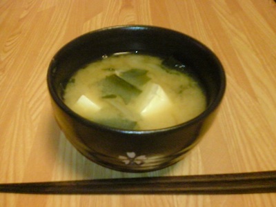 豆腐とワカメの味噌汁