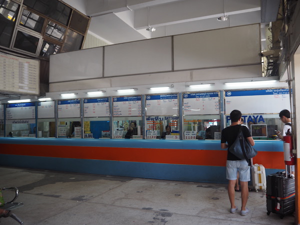 バンコク・エカマイにあるバスターミナルのチケット売り場