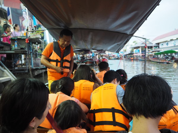 タイのアムパワー・水上マーケットのボートツアー