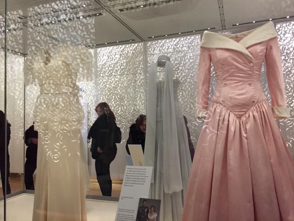 【２０１９年まで】ロンドン・ケンジントン宮殿でダイアナ妃の美しいドレスが公開中！