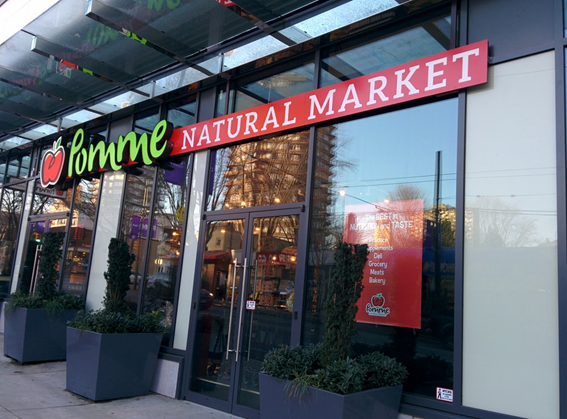 Pomme Natural Marketの外観