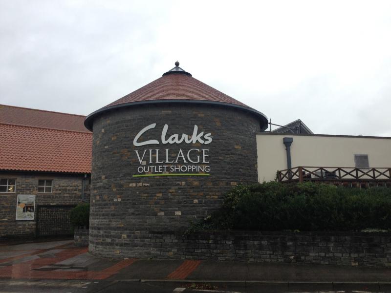 「Clarks Village」のエントランス