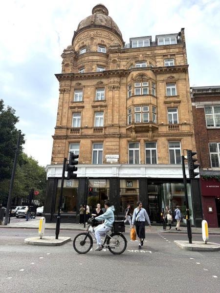 ECロンドン,校舎