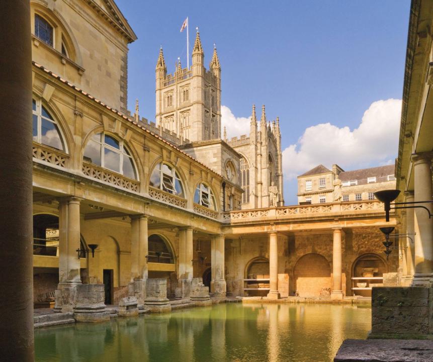 イギリス国内唯一の天然温泉が湧く街「Bath」の遺跡「The Roman Baths」