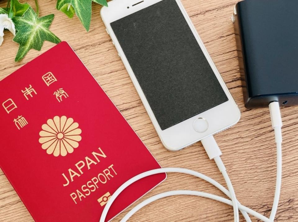 留学に携帯電話はどうやって持って行く？出発直前でも間に合うeSIMで安心準備