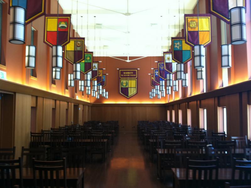 ASUの食堂「Barrett Dining Room」の部屋のひとつです。ハリーポッターをイメージして作られています。