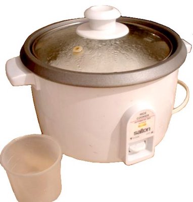 炊飯器は英語で「rice cooker」です。